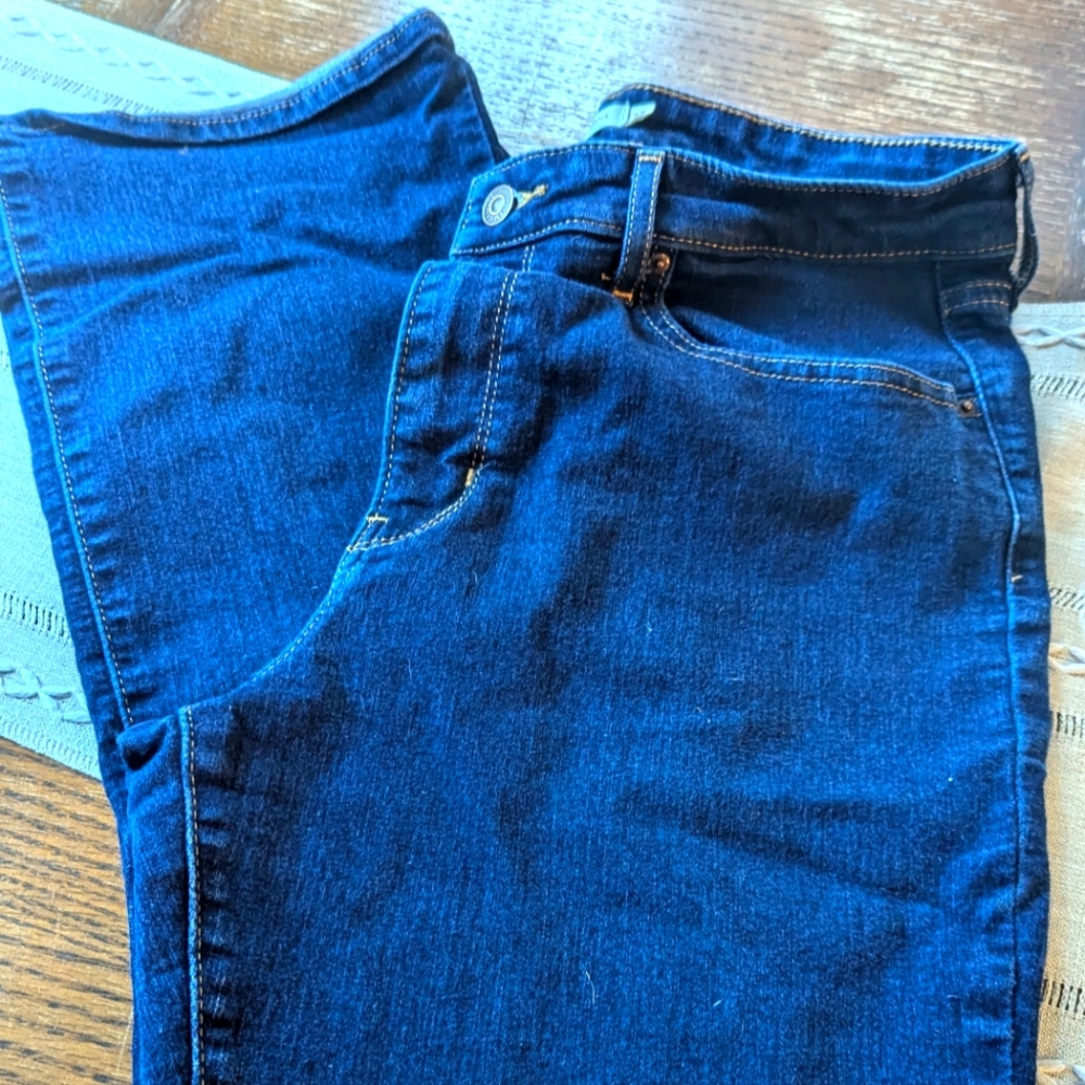 Levi's 725 high-rise boot cut jeans